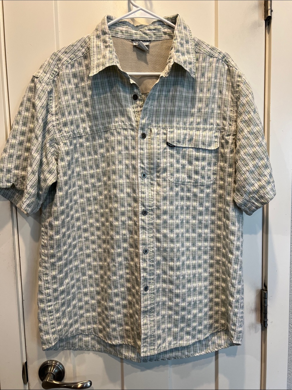 White Sierra Light Green Plaid Short-Sleeve Button-Down Shirt
